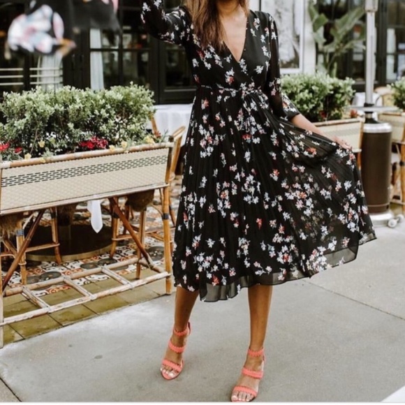 Ann Taylor Meadow Floral Pleaded wrap Dress size 6T like new dress no tags - Picture 5 of 16